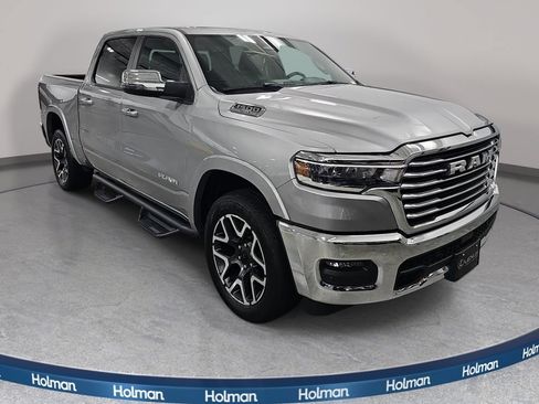 Used 2025 RAM 1500 Laramie AWD/4WD image 4