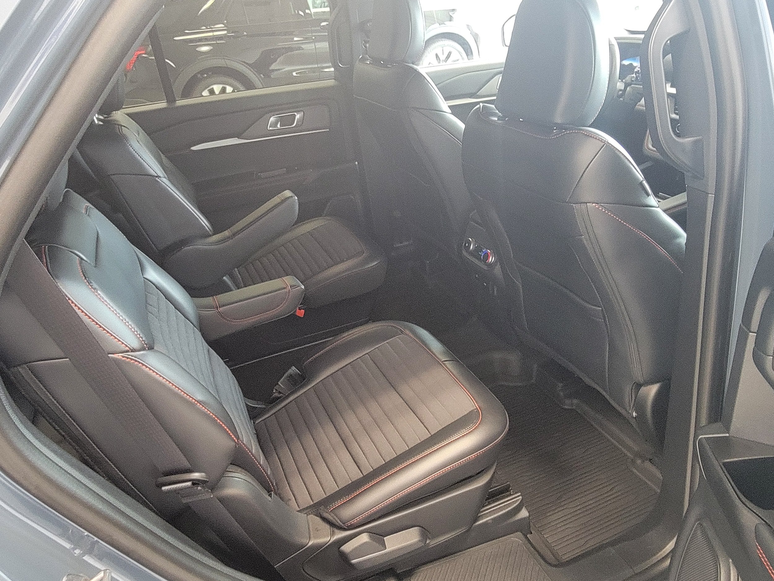 Used 2025 Ford Explorer ST-Line AWD/4WD image 13