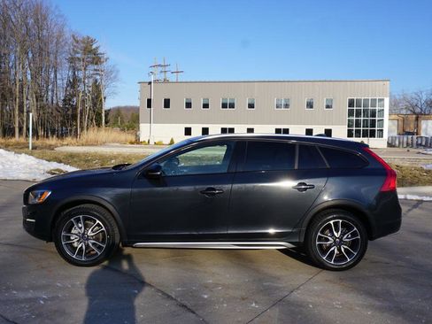 Used 2015 Volvo V60 T5 Cross Country w/ Protection Package image 2