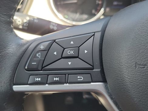 Used 2021 Nissan Rogue Sport SV FWD image 19