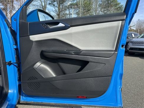 Used 2022 Volkswagen Taos SE w/ Panoramic Sunroof Package image 25