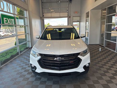 Used 2021 Chevrolet Traverse RS w/ LPO, Floor Liner Package FWD image 2