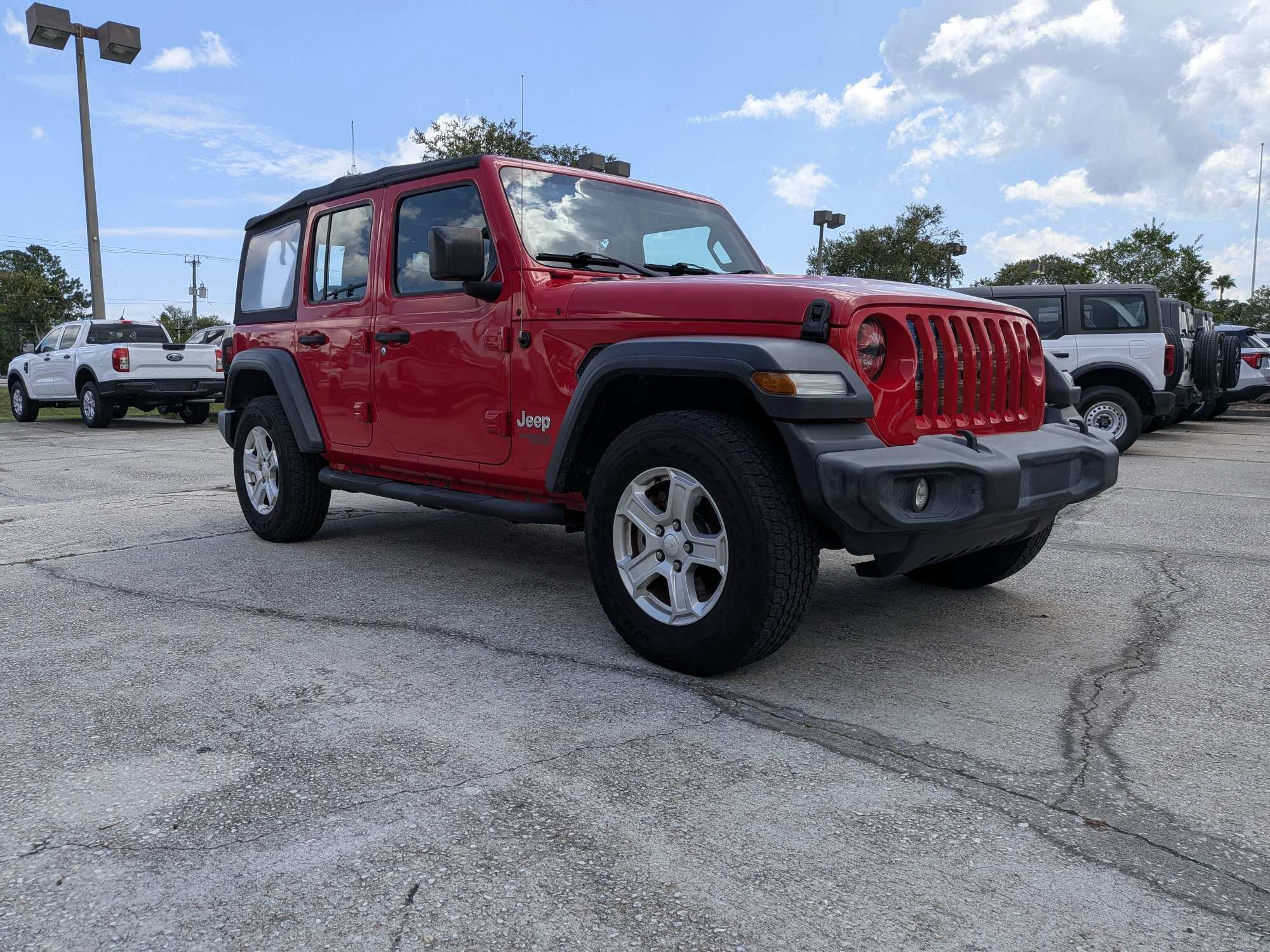 Used 2018 Jeep Wrangler Unlimited Sport AWD/4WD image 2