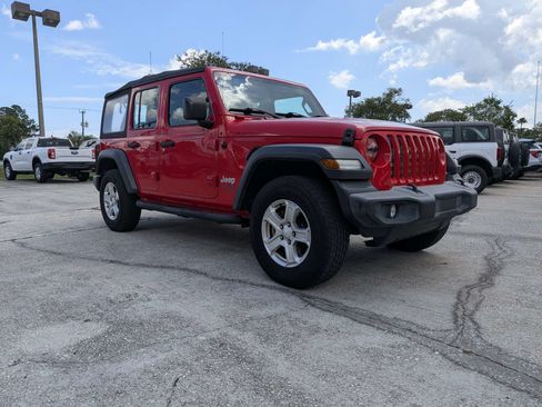 Used 2018 Jeep Wrangler Unlimited Sport AWD/4WD image 2