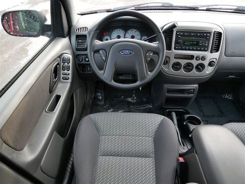 Used 2003 Ford Escape XLT image 12