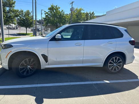 Used 2024 BMW X5 xDrive40i w/ M Sport Package AWD/4WD image 3