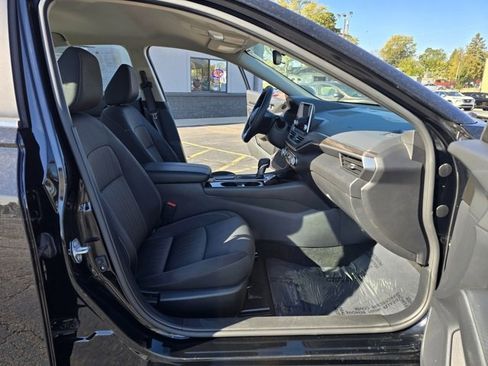 Used 2024 Nissan Altima 2.5 SV image 22