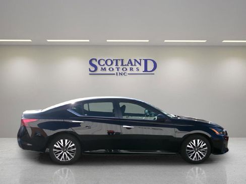 Used 2025 Nissan Altima 2.5 SV FWD image 5