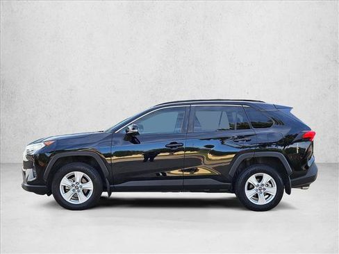 Used 2019 Toyota RAV4 XLE w/ Convenience Package FWD image 9