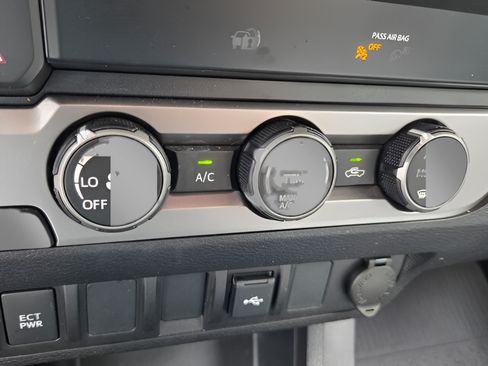 Used 2022 Toyota Tacoma SR w/ SR Convenience Package RWD image 23