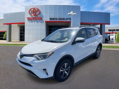 Used 2017 Toyota RAV4 XLE image 4