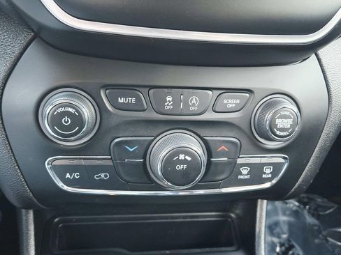 Used 2021 Jeep Cherokee Latitude image 28