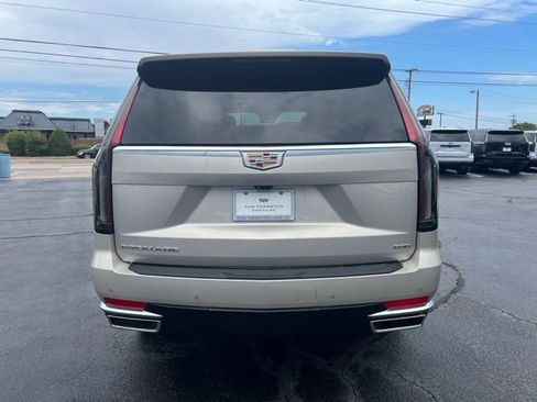 Used 2022 Cadillac Escalade Premium Luxury AWD/4WD image 4