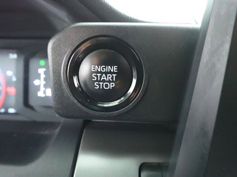 Used 2024 Toyota Tacoma SR5 AWD/4WD image 18