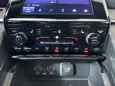 New 2025 Jeep Grand Cherokee Altitude image 21