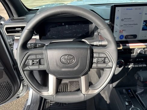 Used 2025 Toyota Tacoma TRD Sport image 14