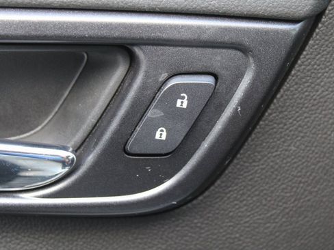 Used 2019 Chevrolet Suburban Premier w/ Premier Plus Edition image 18