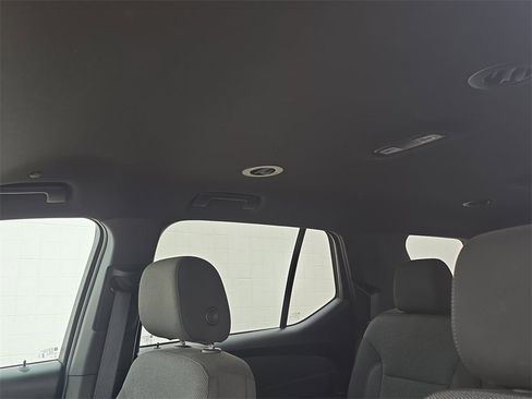 Used 2023 Chevrolet Traverse LT image 19