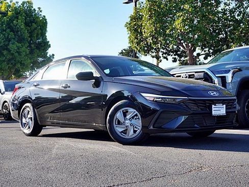New 2026 Hyundai Elantra SE image 1