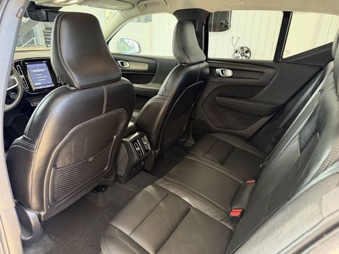 Used 2023 Volvo XC40 B5 Core AWD/4WD image 21