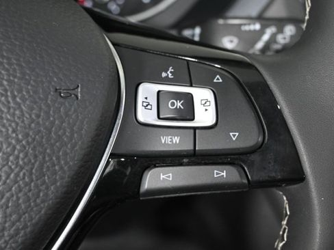 Certified 2021 Volkswagen Tiguan SE w/ Panoramic Sunroof Package image 24