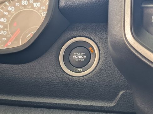 Used 2025 RAM 1500 Big Horn AWD/4WD image 34