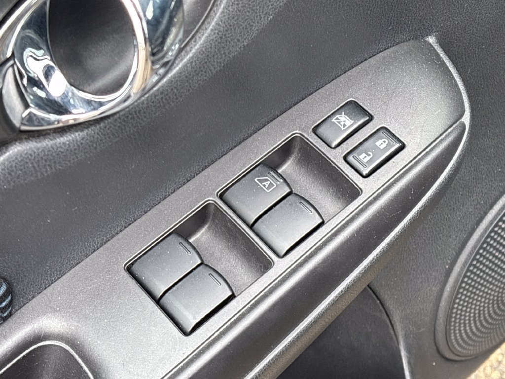 Used 2016 Nissan Versa Note SV FWD image 19
