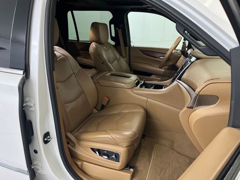 Used 2017 Cadillac Escalade Platinum image 22