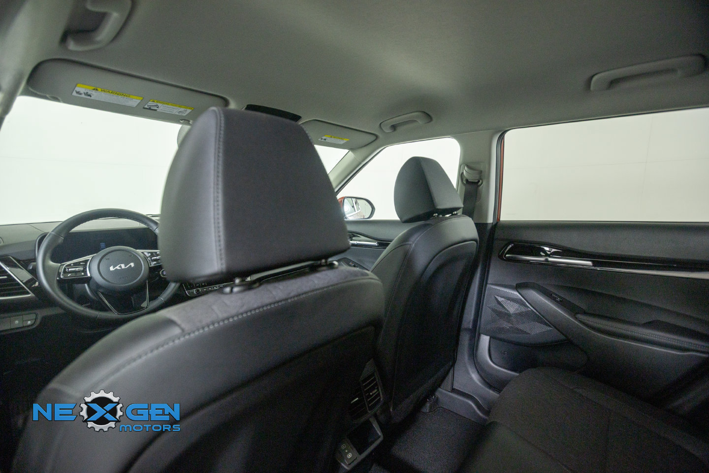 Used 2025 Kia Seltos S AWD/4WD image 29