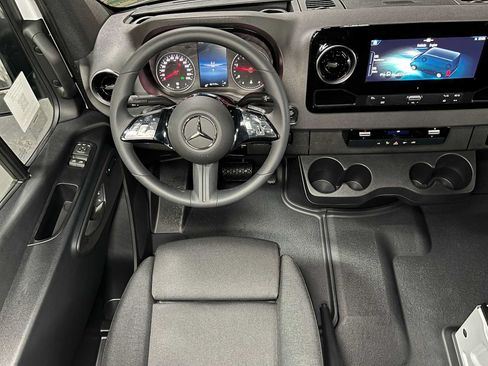 Used 2025 Mercedes-Benz Sprinter 2500 image 36