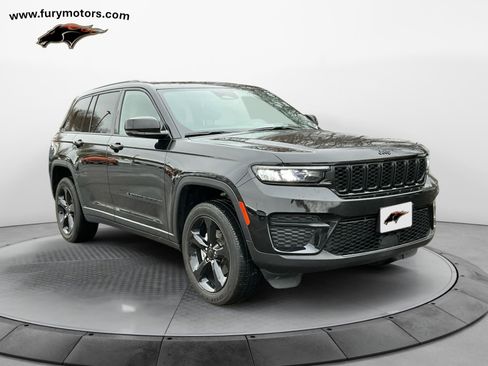 Used 2023 Jeep Grand Cherokee Altitude image 1