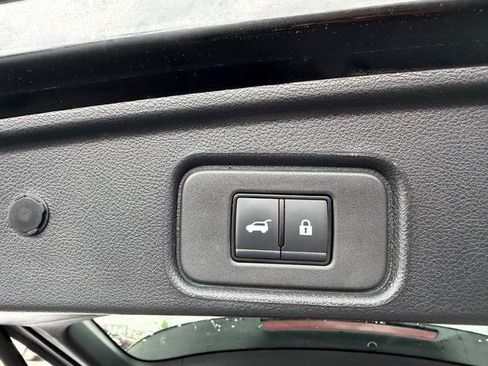 Used 2025 Nissan Pathfinder SL AWD/4WD image 8