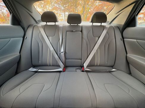 Used 2025 Hyundai Elantra SEL image 36