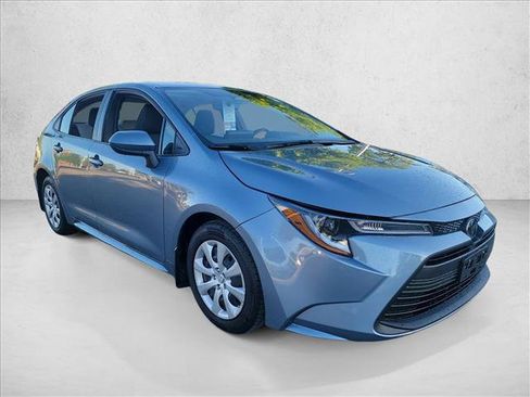 Used 2025 Toyota Corolla LE image 3