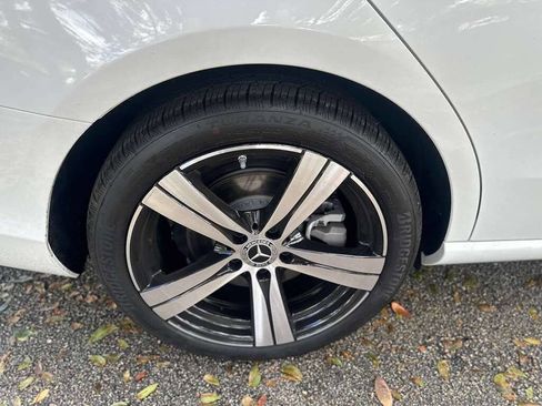 Used 2025 Mercedes-Benz C 300 4MATIC Sedan image 17