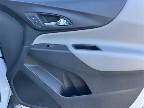 Used 2018 Chevrolet Equinox LS image 23