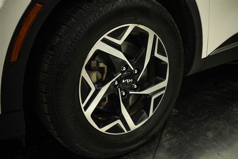 Used 2023 Kia Sportage LX FWD image 3