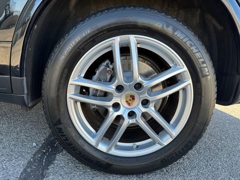 Used 2017 Porsche Cayenne AWD/4WD image 9
