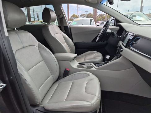 Used 2018 Kia Niro EX Premium FWD image 28