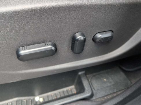 Used 2019 Ford Escape SE FWD image 17