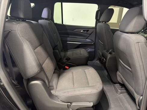 Used 2025 Chevrolet Traverse LT w/ Driver Confidence Package image 23