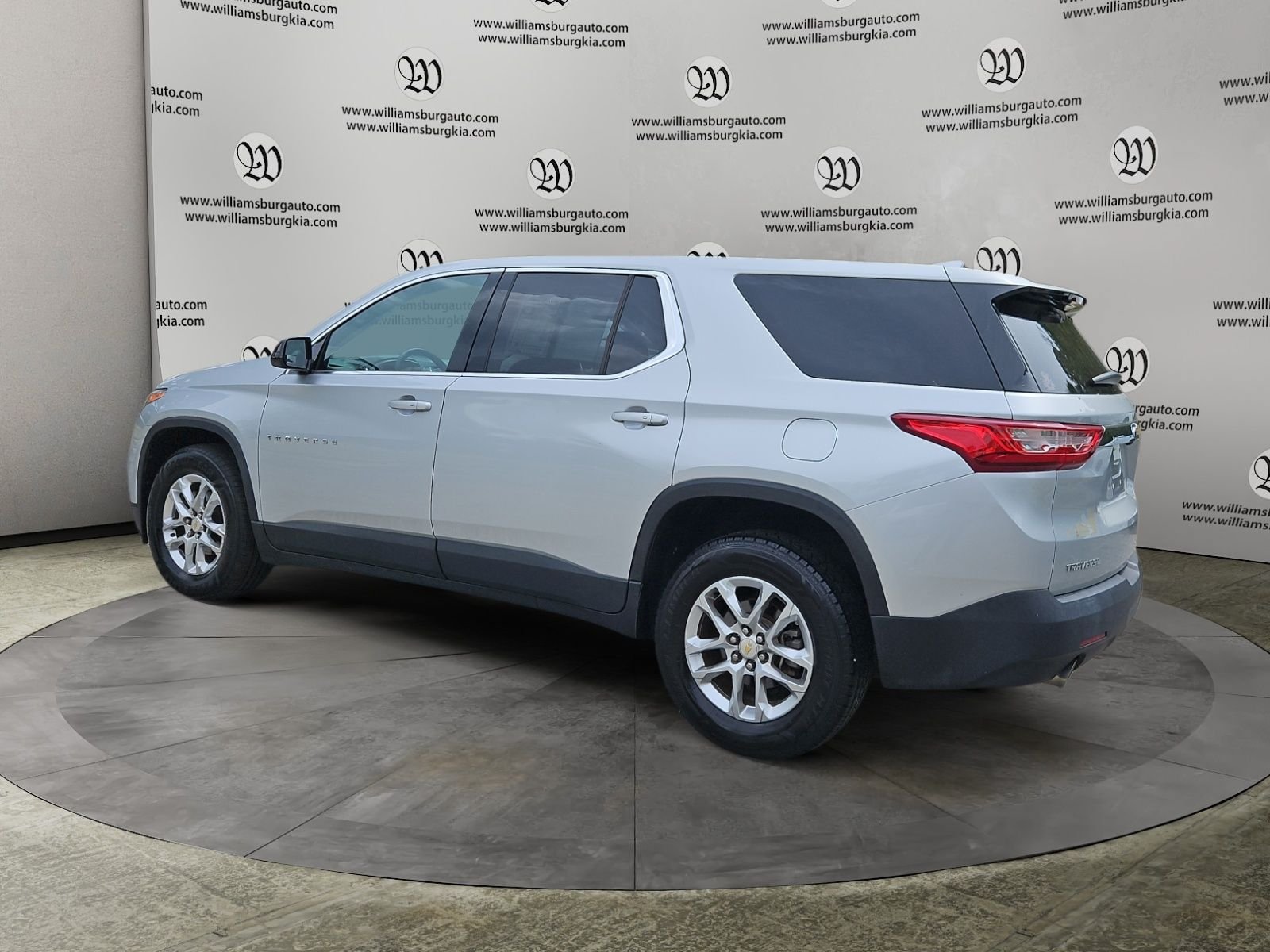 Used 2020 Chevrolet Traverse LS FWD image 3