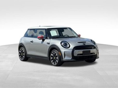 Used 2024 MINI Cooper SE image 1