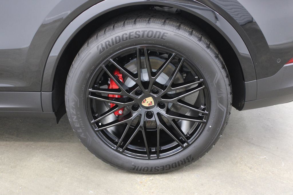 Used 2025 Porsche Cayenne S AWD/4WD image 14