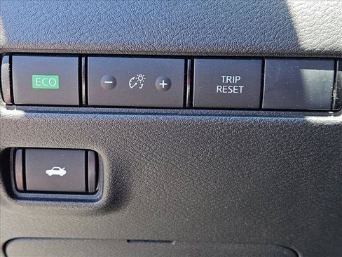Used 2024 Nissan Sentra SV FWD image 9
