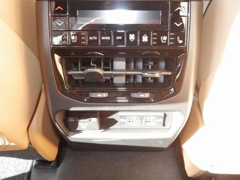 New 2025 Jeep Grand Cherokee Summit image 20