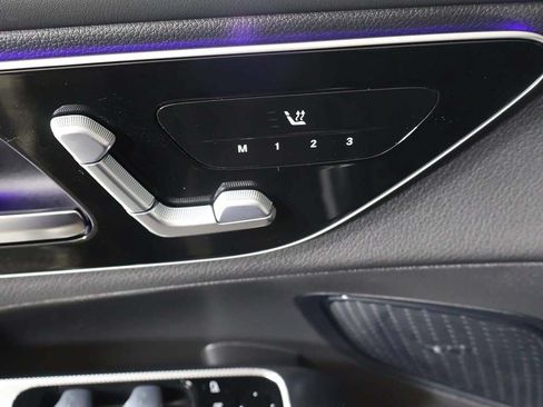 Used 2025 Mercedes-Benz GLC 350e 4MATIC image 30