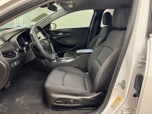 Used 2021 Chevrolet Malibu LT FWD image 12