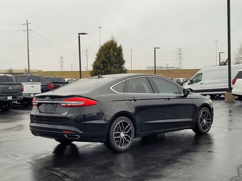 Used 2017 Ford Fusion SE w/ Fusion SE Technology Package image 4