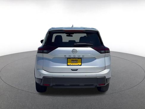 Used 2025 Nissan Rogue SV FWD image 12